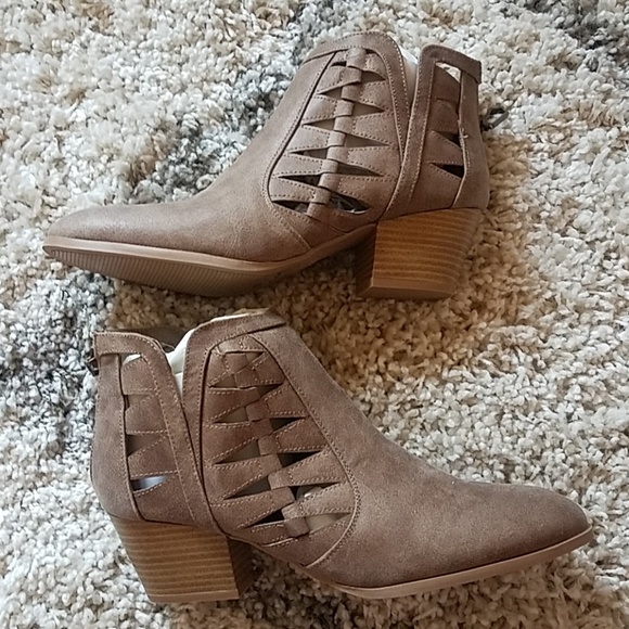 Qupid Ankle Booties - Picture 1 of 4